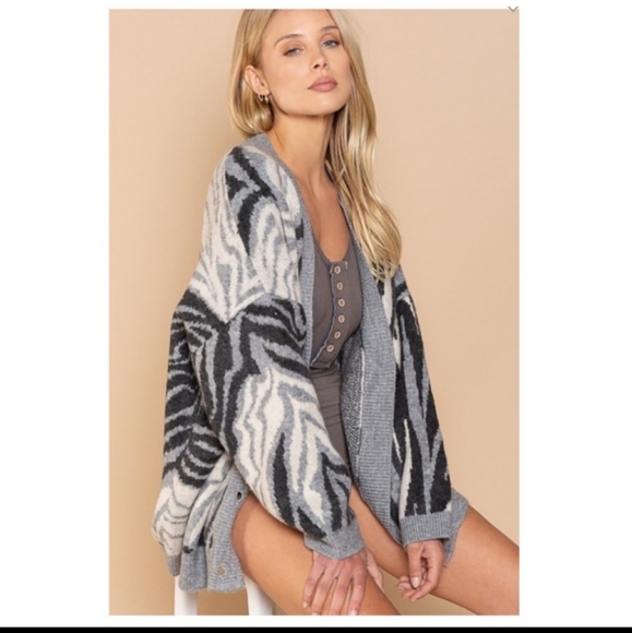 POL sweater Black and Gray 1 large left. - Picture 8 of 10